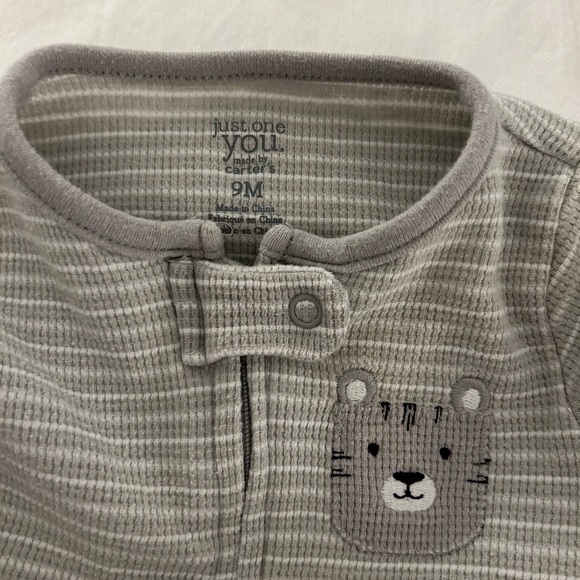 2-pack just one you by Carter’s footed onesies 9M - Picture 4 of 5